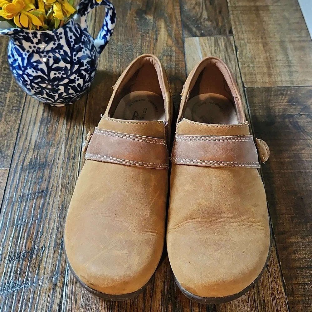 Clarks Women's Tan Distressed‎ Leather Slip On Mules, Shoes. Size 6.5